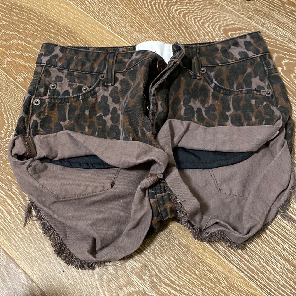 oneteaspoon shorts cheetah print size 22